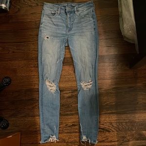 American Eagle the dream jean - super stretchy, ripped jeans. Size 6